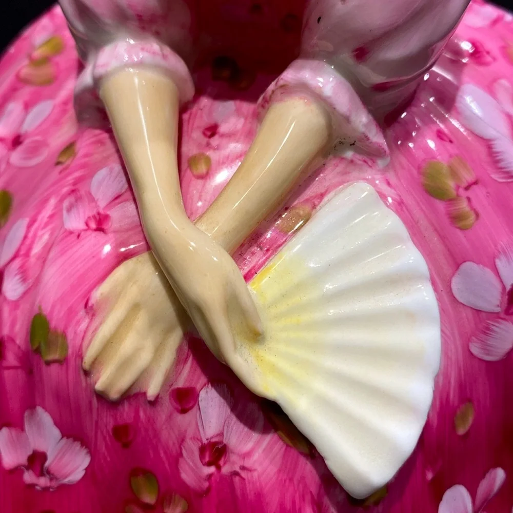 Victoria Porcelain Figurine - Picture 8 of 11